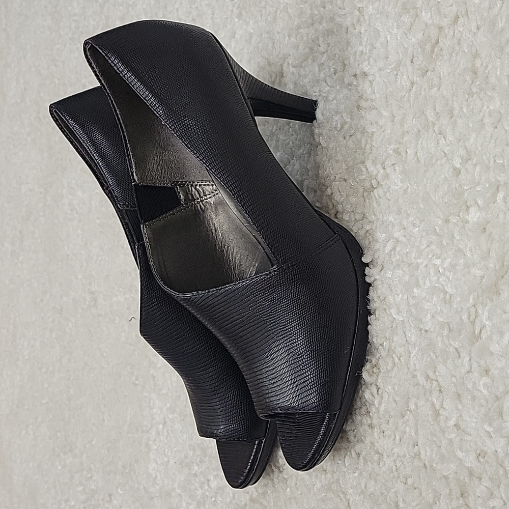 Life Stride simply comfort black leather high heels, women's size 9.5 M